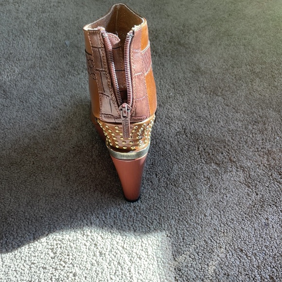 Brand new never worn heels - Picture 2 of 5